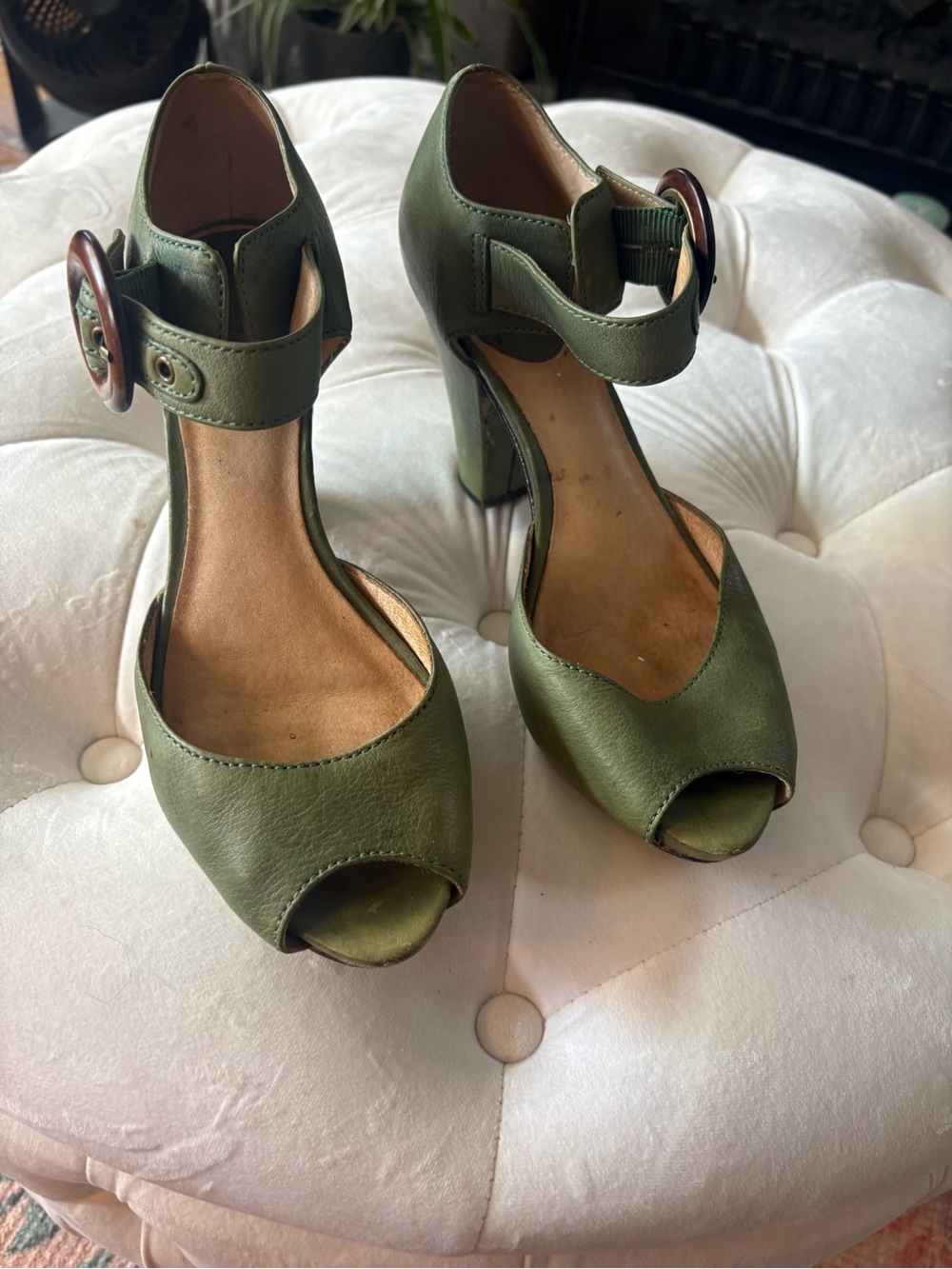 FRYE AND CO. Olive Green Peep-Toe Block Heel Sandals with Buckle